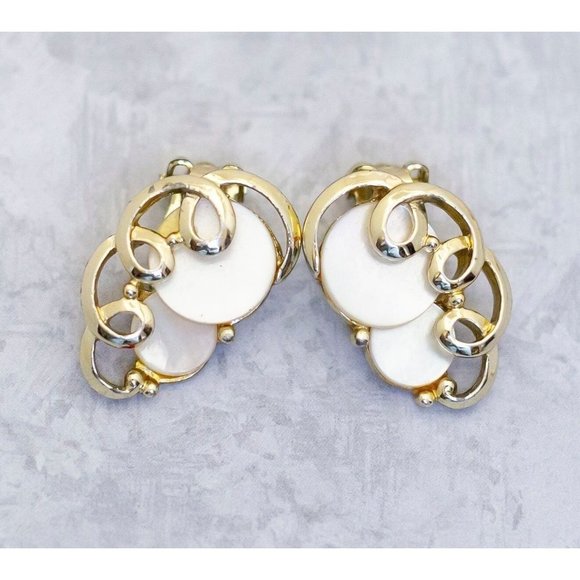 Vintage Spiral White Curly Twirl Clip On Earrings - CF1 - Picture 1 of 2